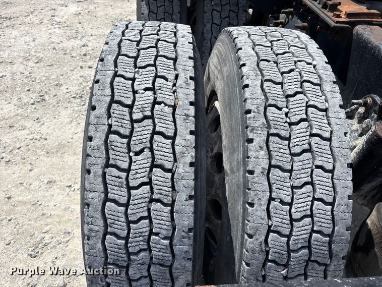 image for item DV4318 2017 Freightliner Columbia semi truck