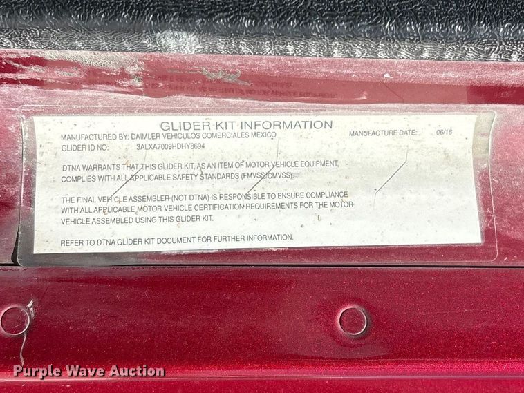 image for item DV4318 2017 Freightliner Columbia semi truck