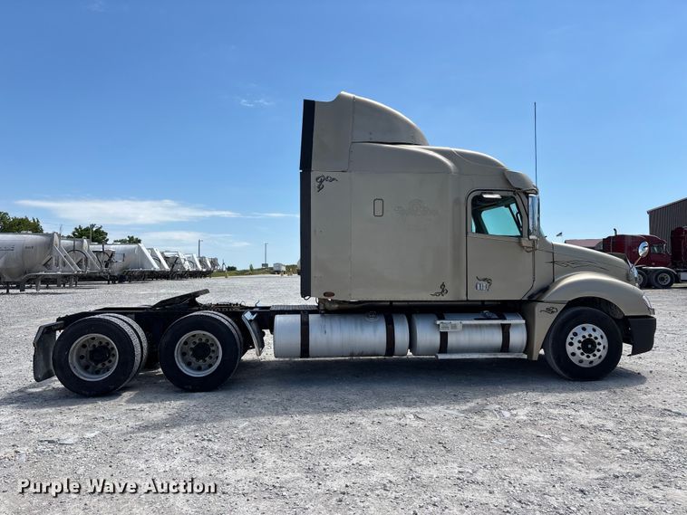 image for item DV4319 2013 Freightliner Columbia semi truck