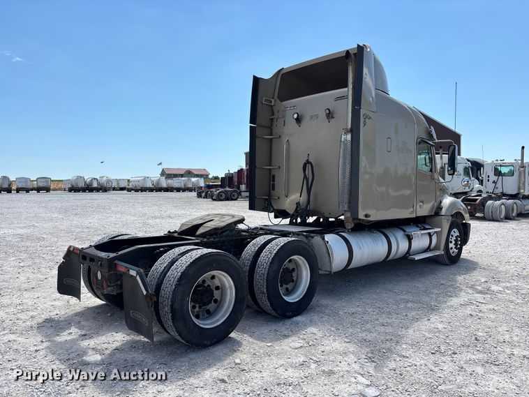 image for item DV4319 2013 Freightliner Columbia semi truck