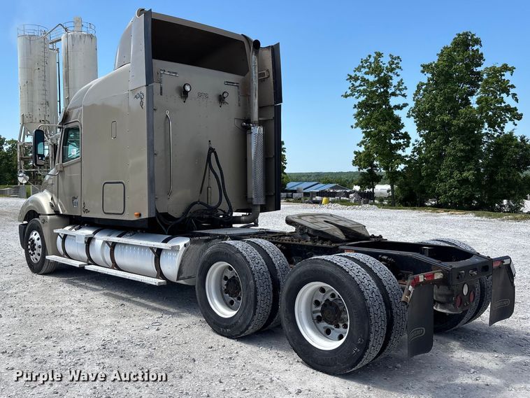 image for item DV4319 2013 Freightliner Columbia semi truck