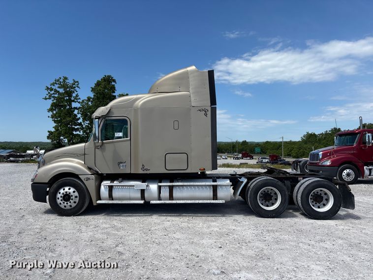image for item DV4319 2013 Freightliner Columbia semi truck