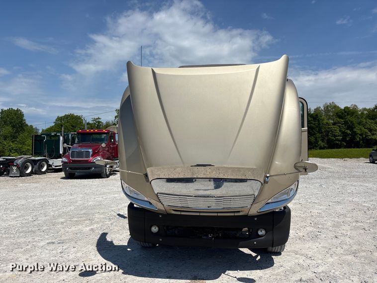 image for item DV4319 2013 Freightliner Columbia semi truck