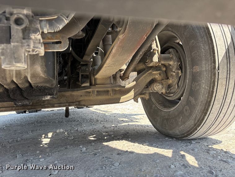 image for item DV4319 2013 Freightliner Columbia semi truck