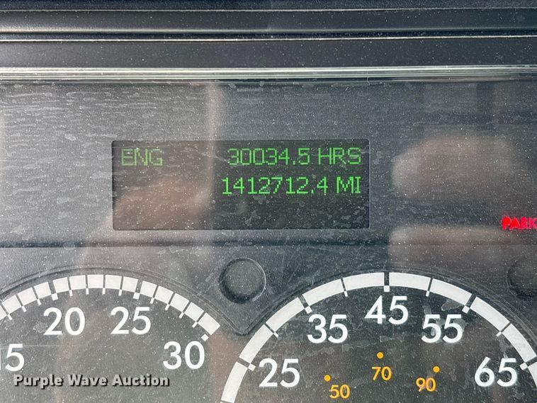 image for item DV4319 2013 Freightliner Columbia semi truck