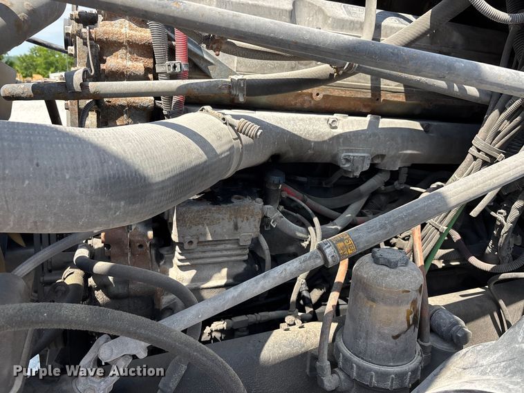 image for item DV4319 2013 Freightliner Columbia semi truck