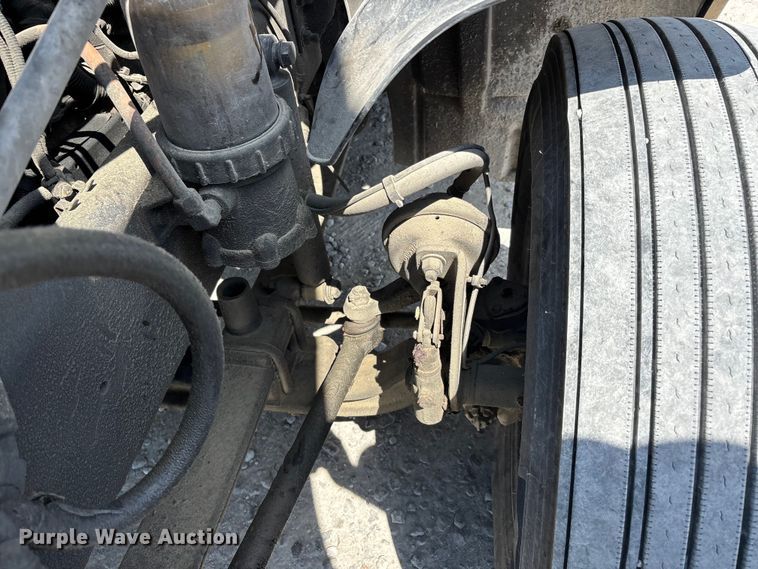 image for item DV4319 2013 Freightliner Columbia semi truck