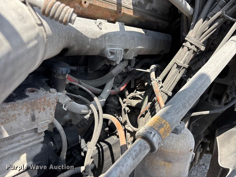image for item DV4319 2013 Freightliner Columbia semi truck