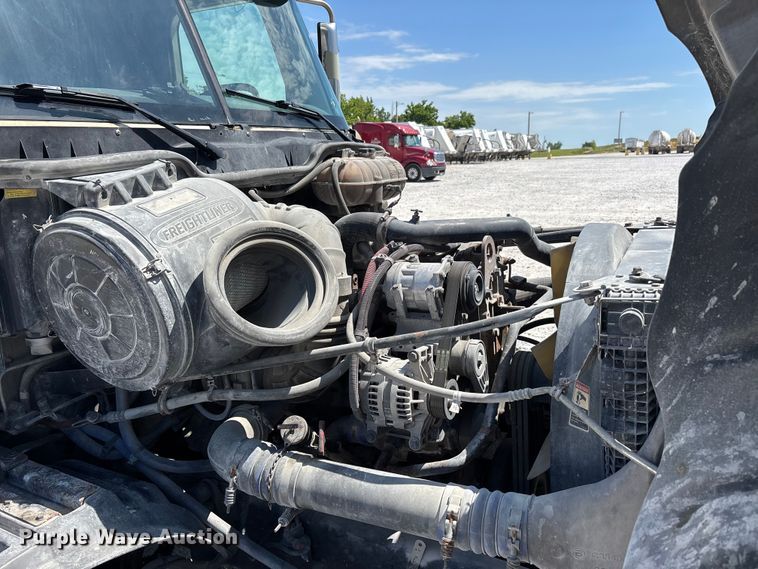 image for item DV4319 2013 Freightliner Columbia semi truck