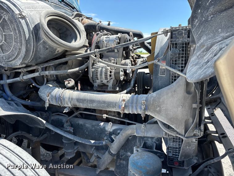 image for item DV4319 2013 Freightliner Columbia semi truck
