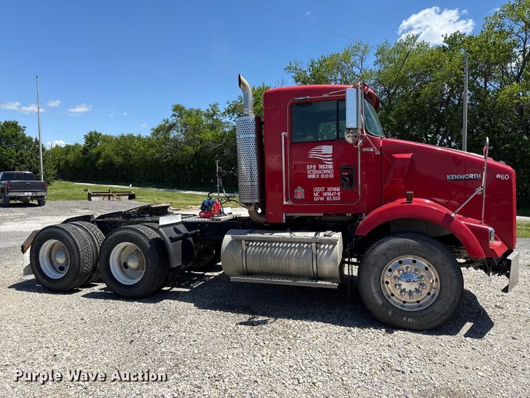 image for item DZ4481 2004 Kenworth T800 semi truck