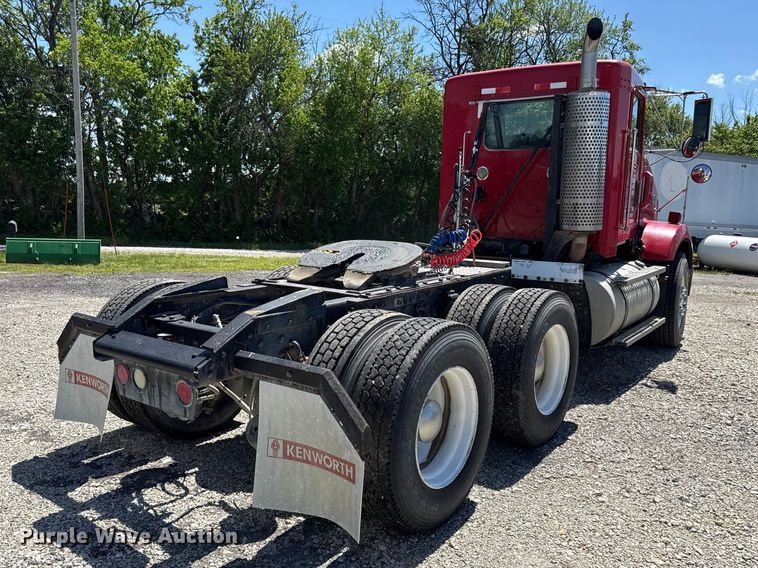image for item DZ4481 2004 Kenworth T800 semi truck