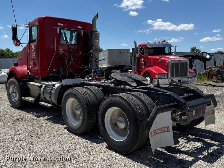 image for item DZ4481 2004 Kenworth T800 semi truck