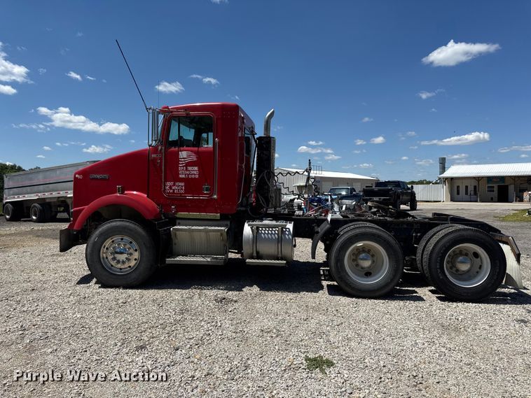 image for item DZ4481 2004 Kenworth T800 semi truck
