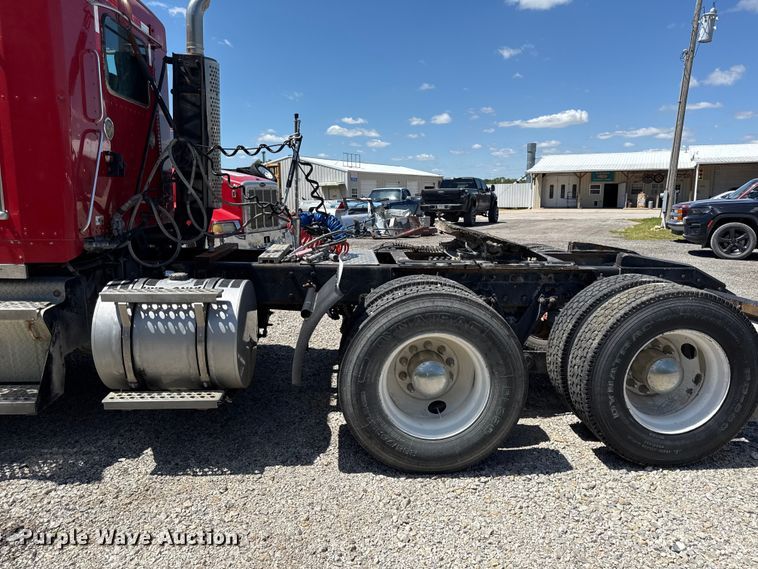 image for item DZ4481 2004 Kenworth T800 semi truck