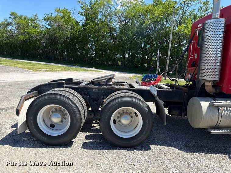 image for item DZ4481 2004 Kenworth T800 semi truck