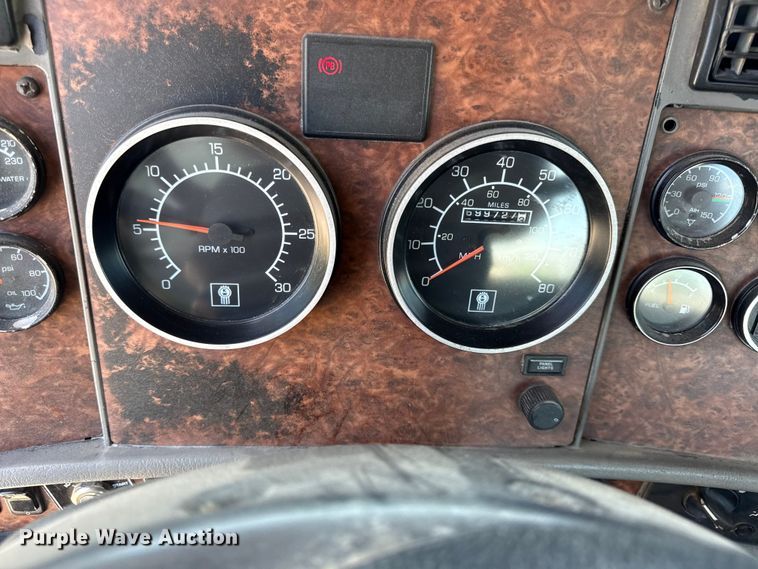 image for item DZ4481 2004 Kenworth T800 semi truck