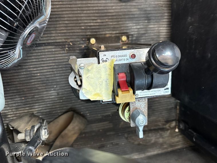 image for item DZ4481 2004 Kenworth T800 semi truck