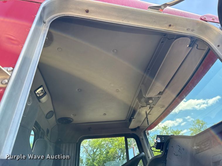 image for item DZ4481 2004 Kenworth T800 semi truck