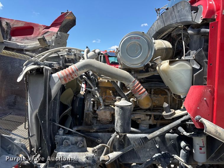 image for item DZ4481 2004 Kenworth T800 semi truck