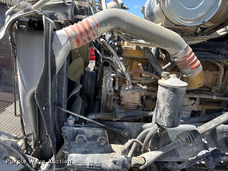 image for item DZ4481 2004 Kenworth T800 semi truck