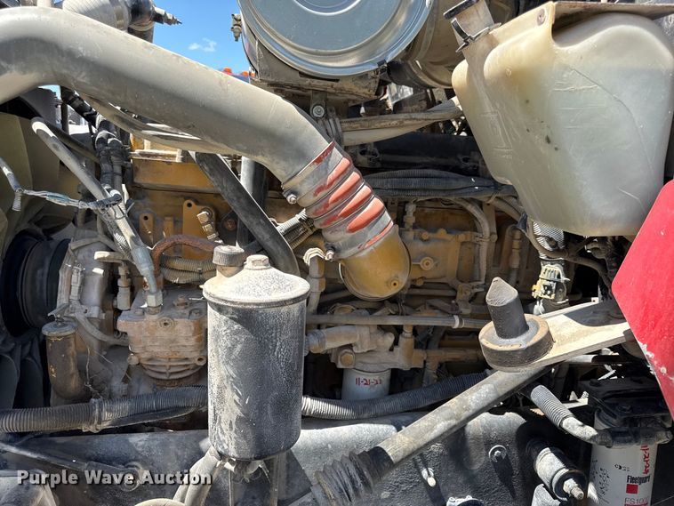 image for item DZ4481 2004 Kenworth T800 semi truck