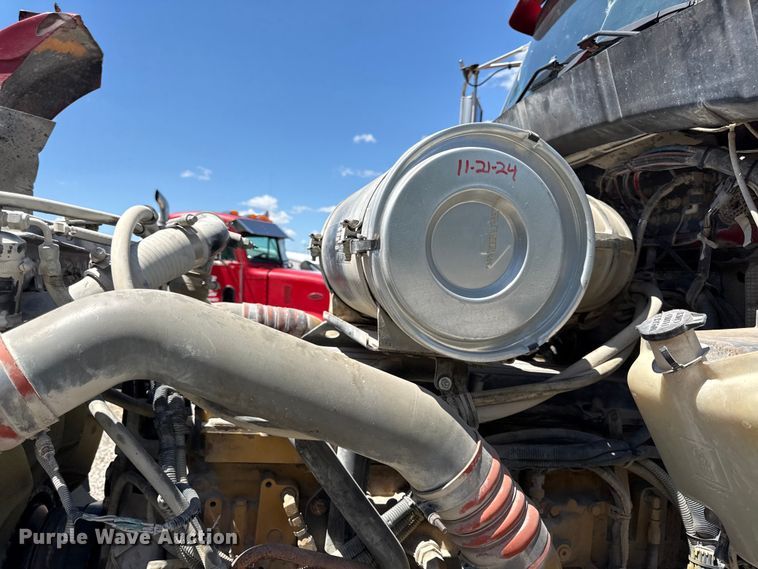 image for item DZ4481 2004 Kenworth T800 semi truck