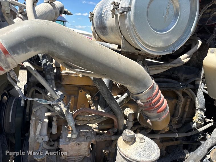 image for item DZ4481 2004 Kenworth T800 semi truck
