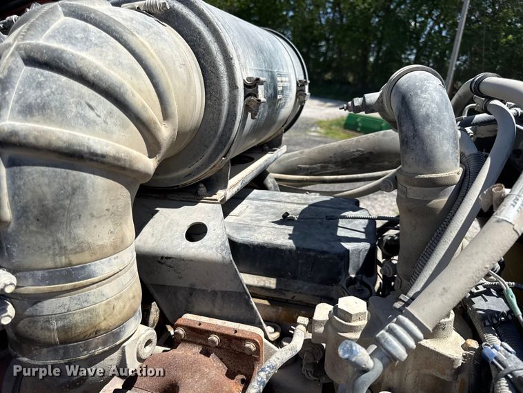 image for item DZ4481 2004 Kenworth T800 semi truck