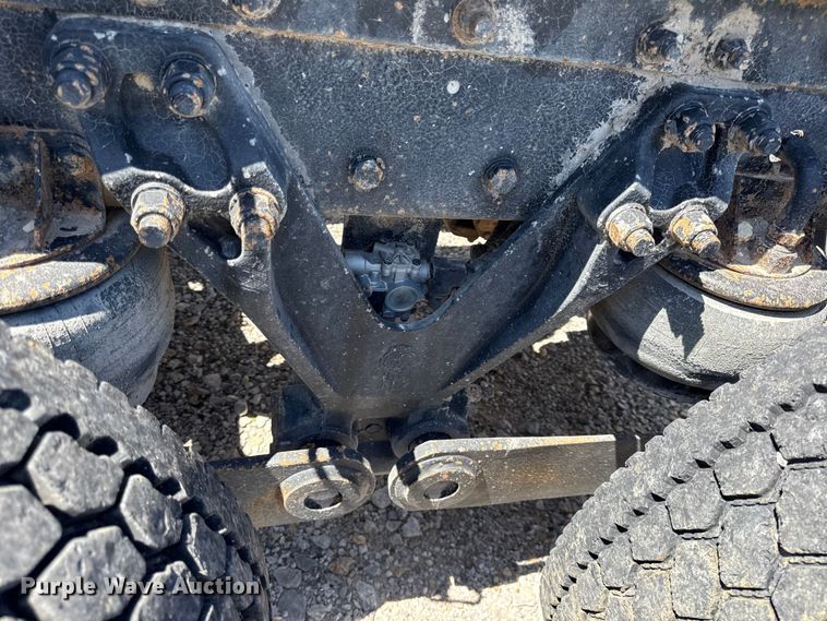 image for item DZ4481 2004 Kenworth T800 semi truck