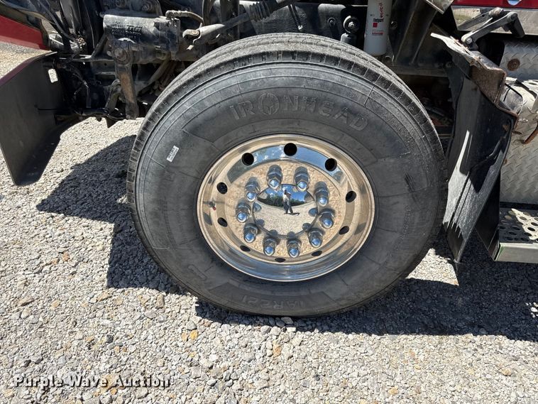 image for item DZ4481 2004 Kenworth T800 semi truck