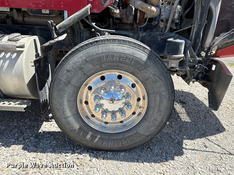 image for item DZ4481 2004 Kenworth T800 semi truck