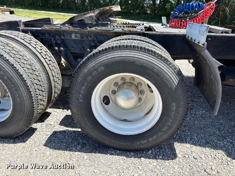image for item DZ4481 2004 Kenworth T800 semi truck