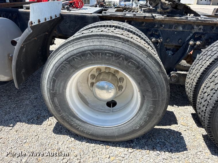 image for item DZ4481 2004 Kenworth T800 semi truck