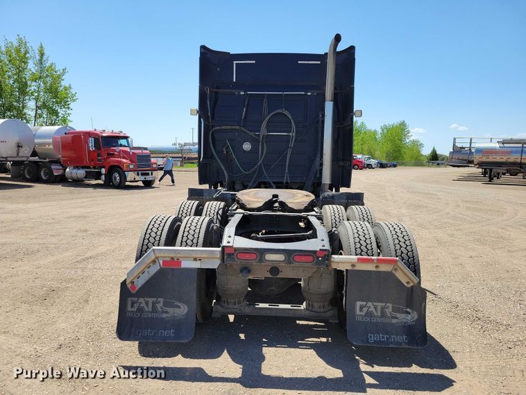 image for item DZ7140 2016 Volvo VNM semi truck
