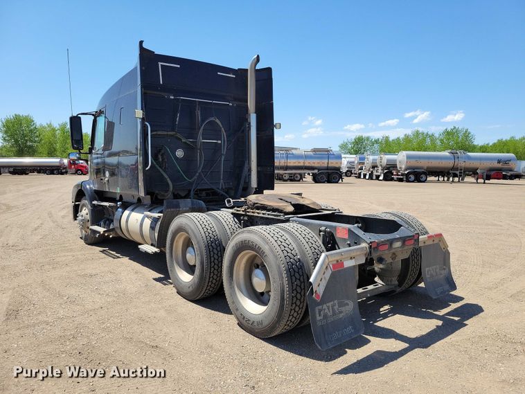 image for item DZ7140 2016 Volvo VNM semi truck