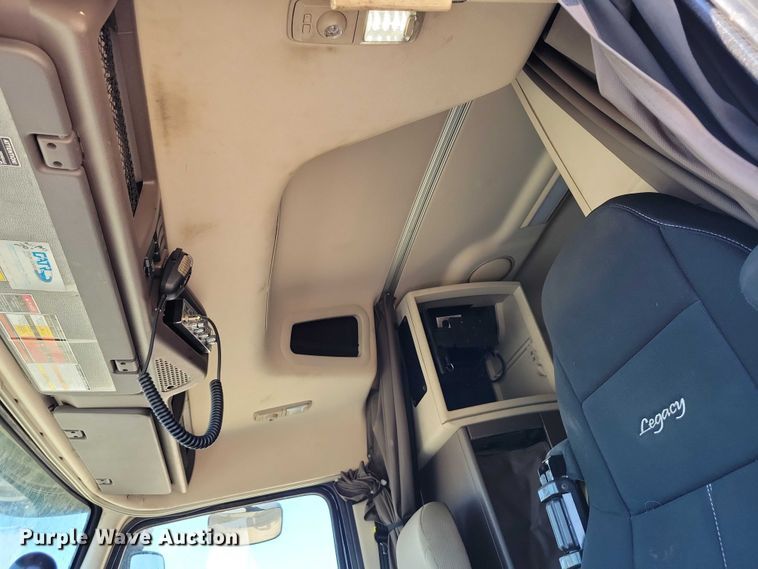 image for item DZ7140 2016 Volvo VNM semi truck