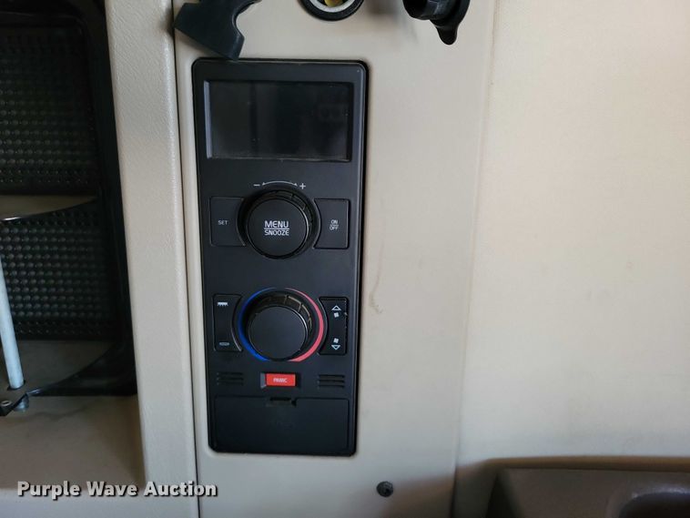 image for item DZ7140 2016 Volvo VNM semi truck