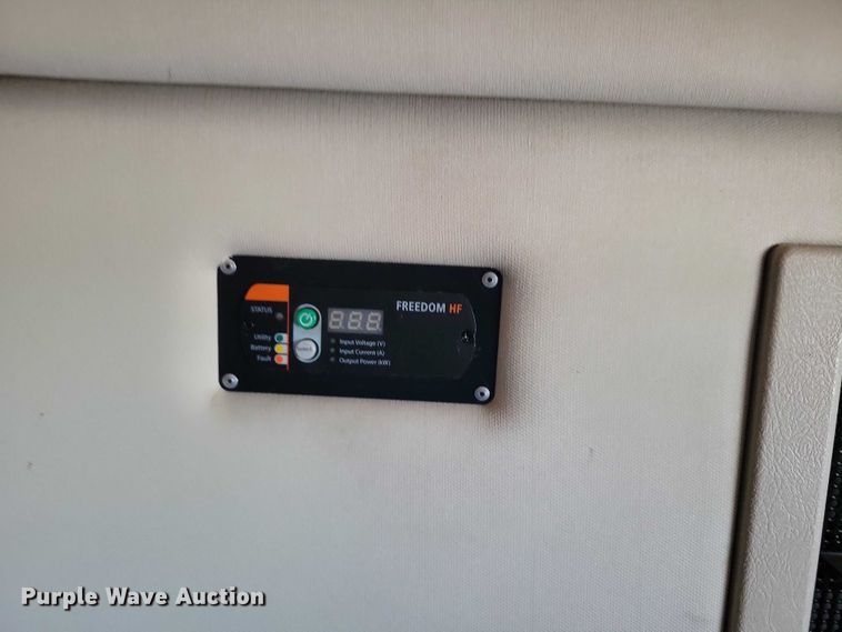 image for item DZ7140 2016 Volvo VNM semi truck