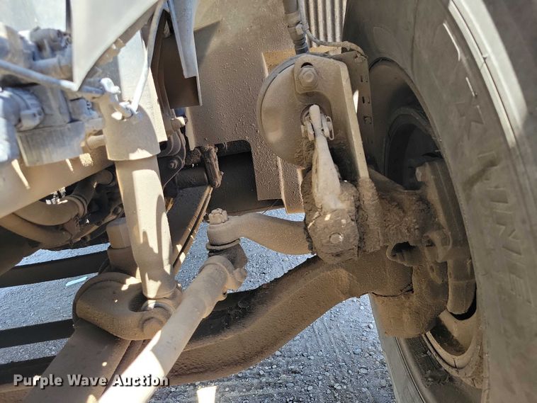 image for item DZ7140 2016 Volvo VNM semi truck