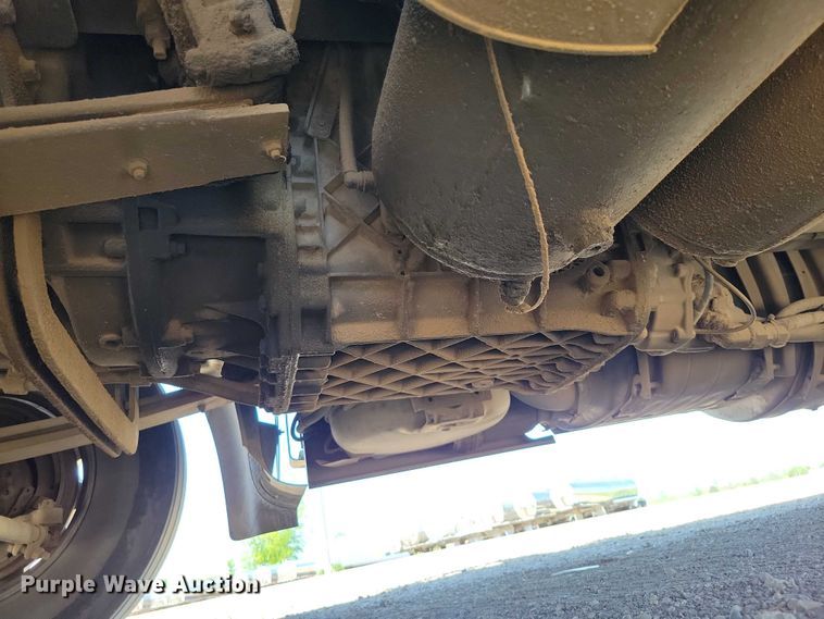 image for item DZ7140 2016 Volvo VNM semi truck