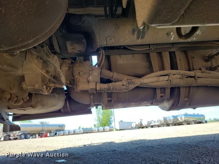 image for item DZ7140 2016 Volvo VNM semi truck