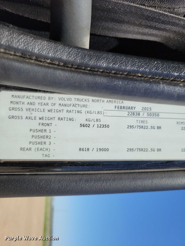 image for item DZ7140 2016 Volvo VNM semi truck