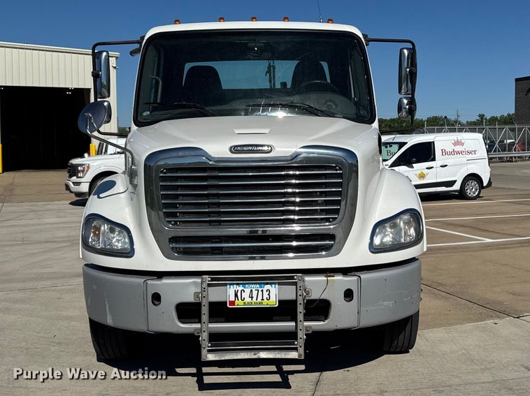 image for item EA2356 2014 Freightliner Business Class M2 semi truck