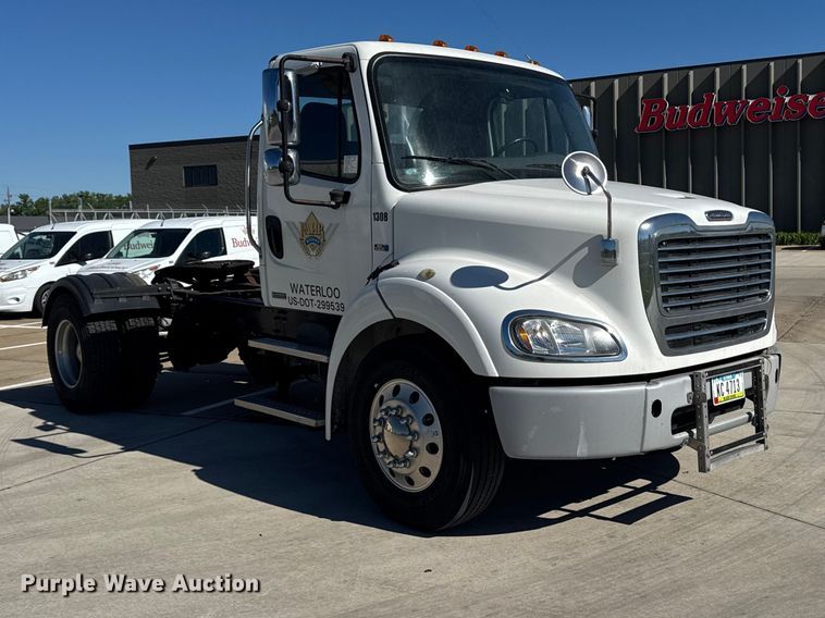 image for item EA2356 2014 Freightliner Business Class M2 semi truck