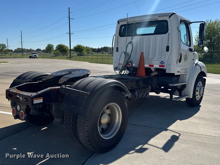 image for item EA2356 2014 Freightliner Business Class M2 semi truck