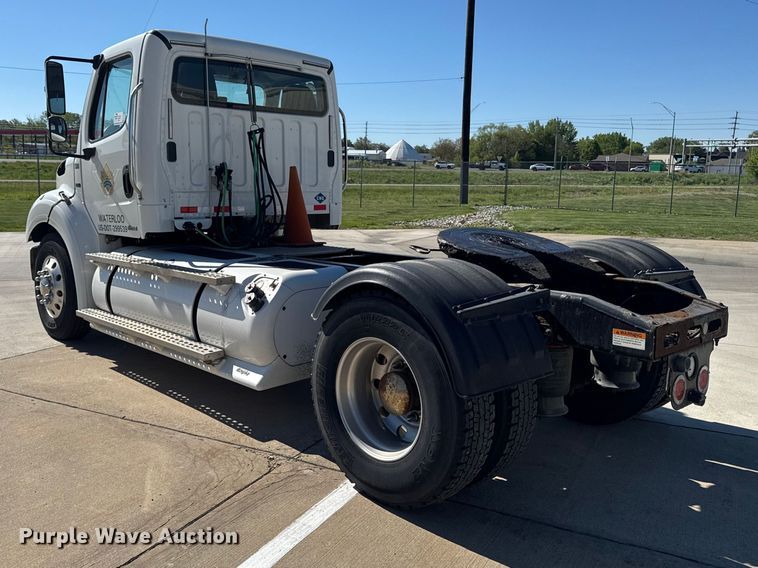 image for item EA2356 2014 Freightliner Business Class M2 semi truck