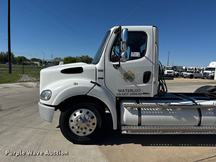 image for item EA2356 2014 Freightliner Business Class M2 semi truck