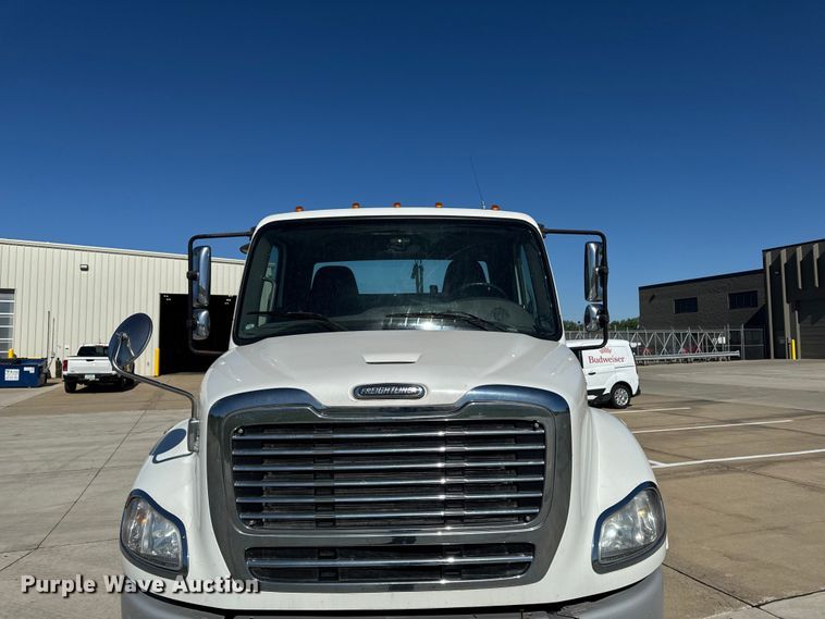 image for item EA2356 2014 Freightliner Business Class M2 semi truck