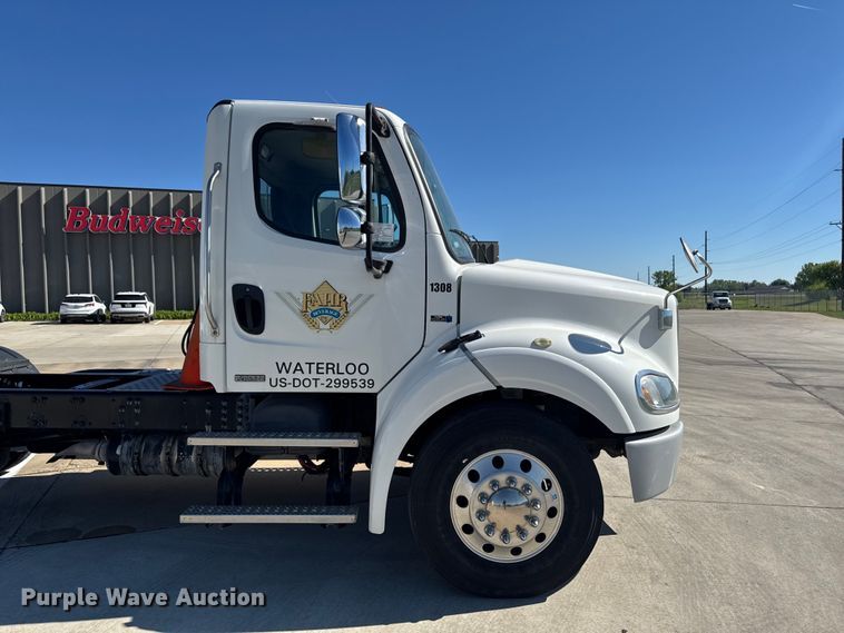 image for item EA2356 2014 Freightliner Business Class M2 semi truck